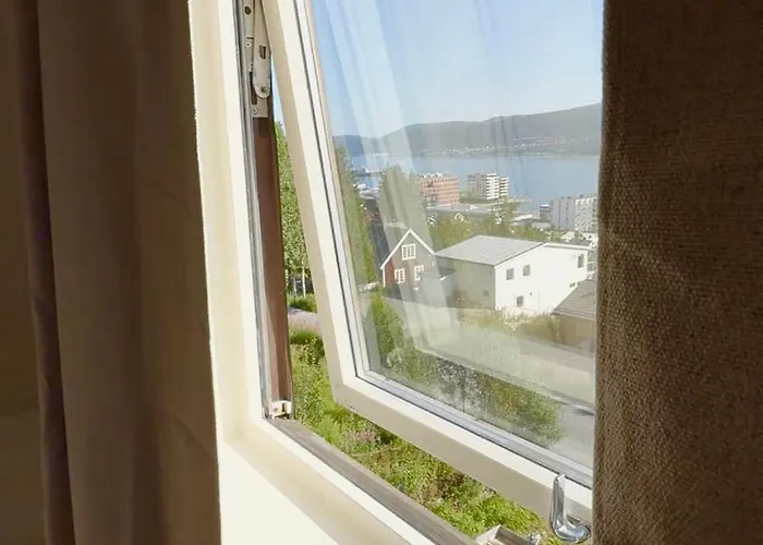 And Spacious 4-bedroom In Apartamento