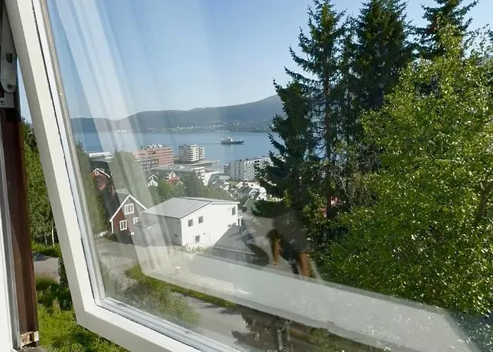 And Spacious 4-bedroom In Apartamento Tromsø