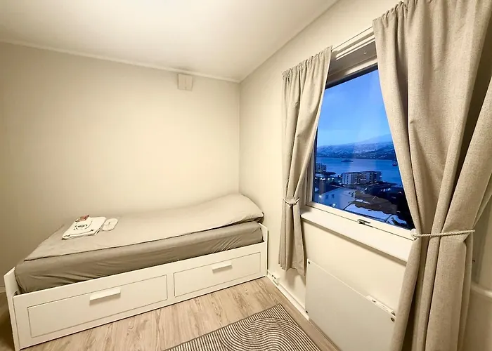 And Spacious 4-bedroom In Apartamento Tromsø